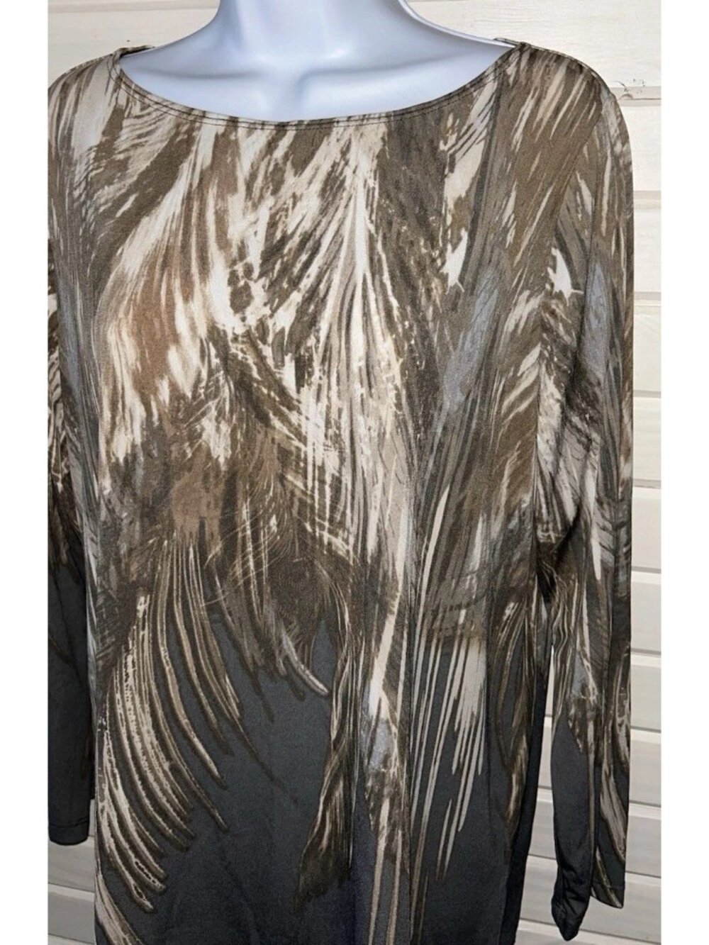 Susan Graver Sz MEDIUM Liquid Knit Tunic Brown Gray Feather Print EUC